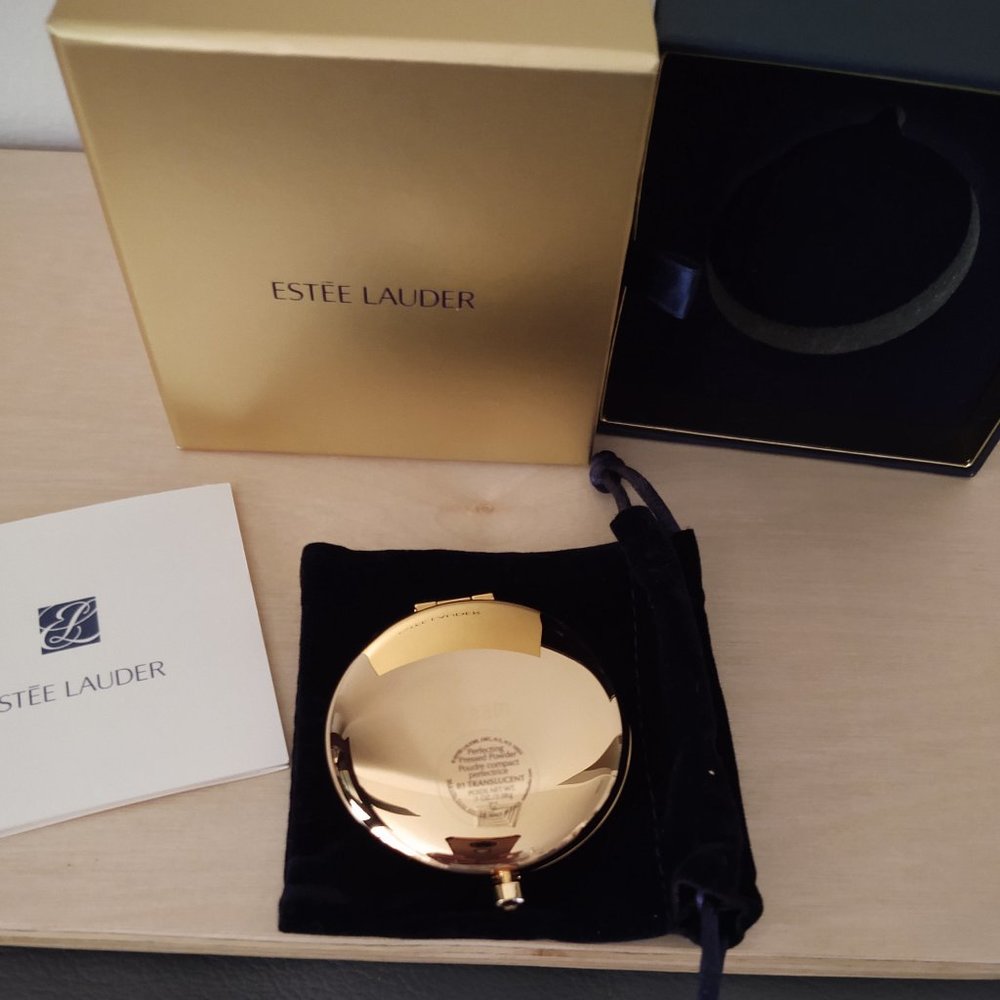 Estee Lauder Compact - Picture 2 of 3